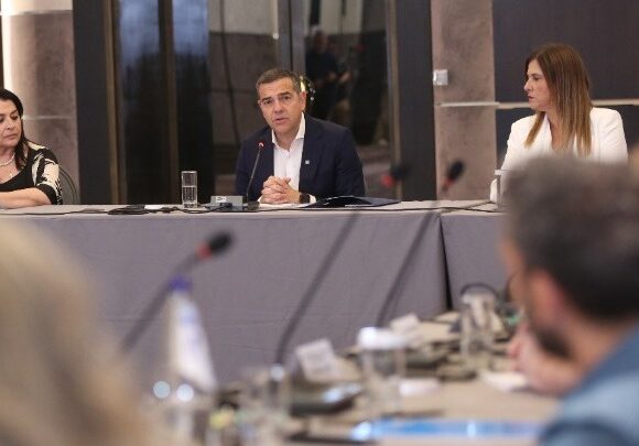 Ο Αλέξης Τσίπρας στην πρώτη συνεδρίαση τομεαρχών