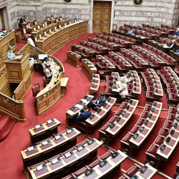 Υπερψηφίστηκε ο νέος Κώδικας Τοπικής Αυτοδιοίκησης στη Βουλή
