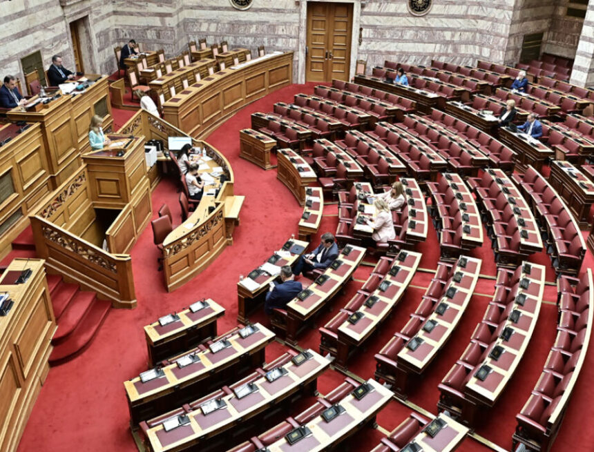 Υπερψηφίστηκε ο νέος Κώδικας Τοπικής Αυτοδιοίκησης στη Βουλή