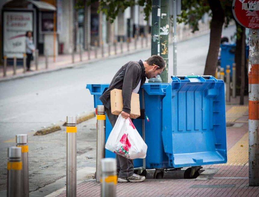 Σε κατάσταση φτώχειας ένας στους δέκα εργαζόμενους στην Ελλάδα