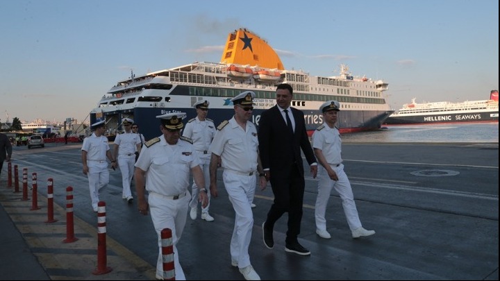 KIKILIAS Επίσκεψη Βασίλη Κικίλια στο λιμάνι του Πειραιά