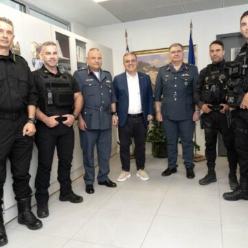 PALLHNH_OMADA DIAS Ο Δήμαρχος Χρήστος Αηδόνης τίμησε την Ομάδα ΔΙ.ΑΣ. Δήμου Παλλήνης