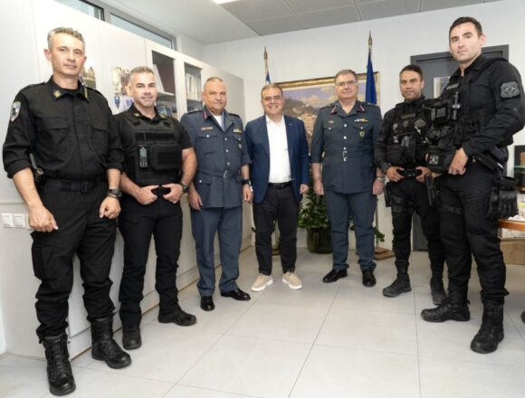 PALLHNH_OMADA DIAS Ο Δήμαρχος Χρήστος Αηδόνης τίμησε την Ομάδα ΔΙ.ΑΣ. Δήμου Παλλήνης
