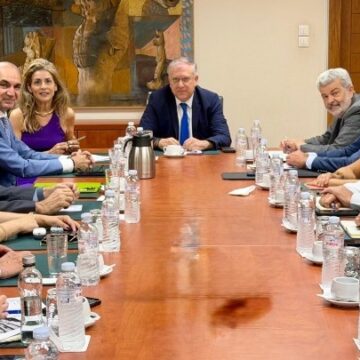THEODORIKAKOS Από τις 31 Αυγούστου η εθνική πρωτοβουλία μείωσης των τιμών σε βασικά προϊόντα
