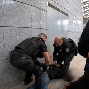 METRO_SYLLHPSH Σουδανός συνελήφθη όταν μπήκε μέσα στο τούνελ του Μετρό