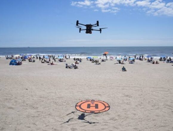 Έλεγχοι με drones σε παραλίες κατά της αυθαίρετης κατάληψης του αιγιαλού
