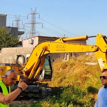 PEAA_KATHARISMOS REMATOS_AXARNES (1) Σε εξέλιξη οι εργασίες καθαρισμού στο ρέμα Αγίου Διονυσίου