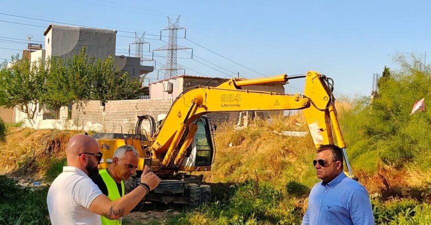 PEAA_KATHARISMOS REMATOS_AXARNES (1) Σε εξέλιξη οι εργασίες καθαρισμού στο ρέμα Αγίου Διονυσίου