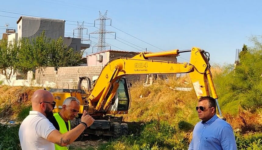 Σε εξέλιξη οι εργασίες καθαρισμού στο ρέμα Αγίου Διονυσίου