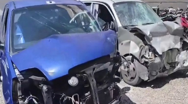 PORTO RAFTH_TROXAIO Φονική μετωπική σύγκρουση δύο αυτοκινήτων με έναν νεκρό