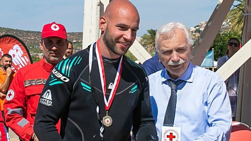 SOTHRHS MPARMPAROSOS Ο Ελληνικός Ερυθρός Σταυρός και ο αθλητής Σωτήρης Μπαρμπαρόσος απέστειλαν ηχηρό μήνυμα αλληλεγγύης