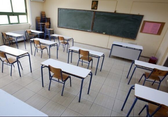 SXOLEIO_THRANIA Πρόσληψη 36.000 αναπληρωτών μέχρι το τέλος του Σεπτεμβρίου