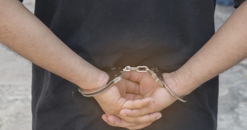 Σύλληψη δύο ατόμων για εγκληματική οργάνωση, κλοπές και απάτες