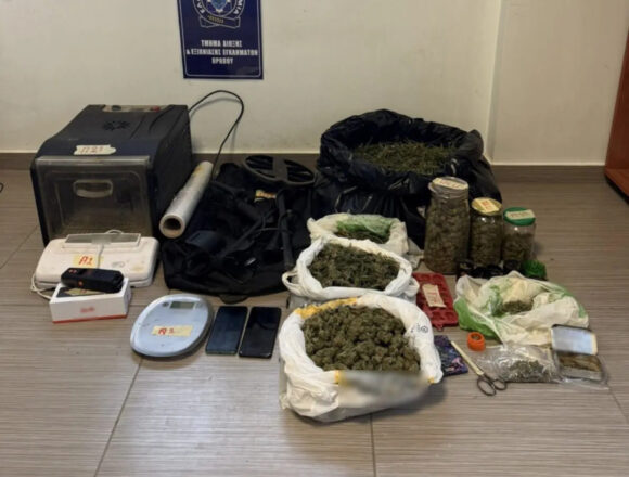 KALAMOS_NARKOTIKA Εντοπίστηκε εργαστήριο κάνναβης σε αυλή σπιτιού